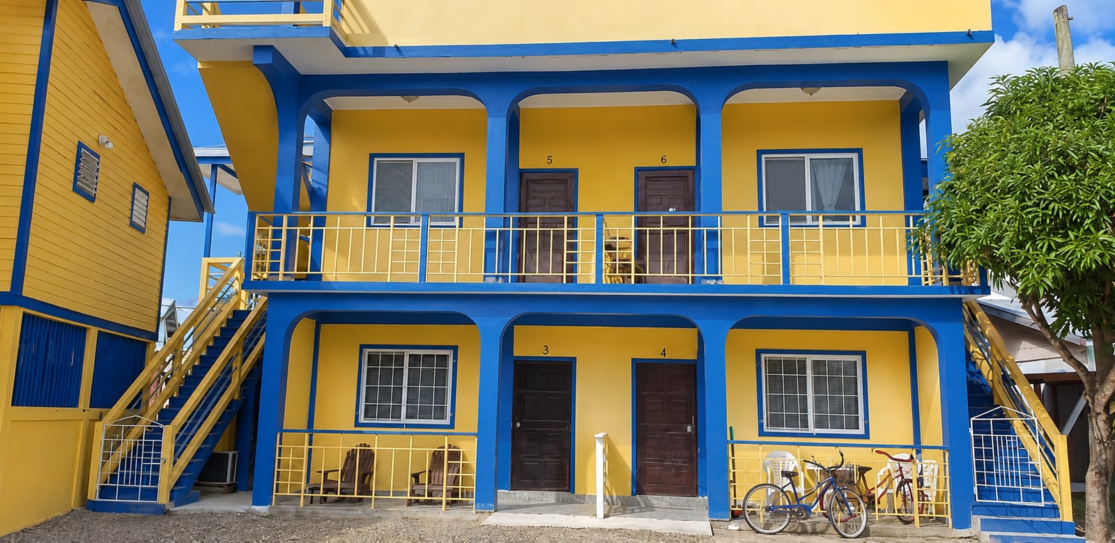 Casa Palma Main Street property exterior
